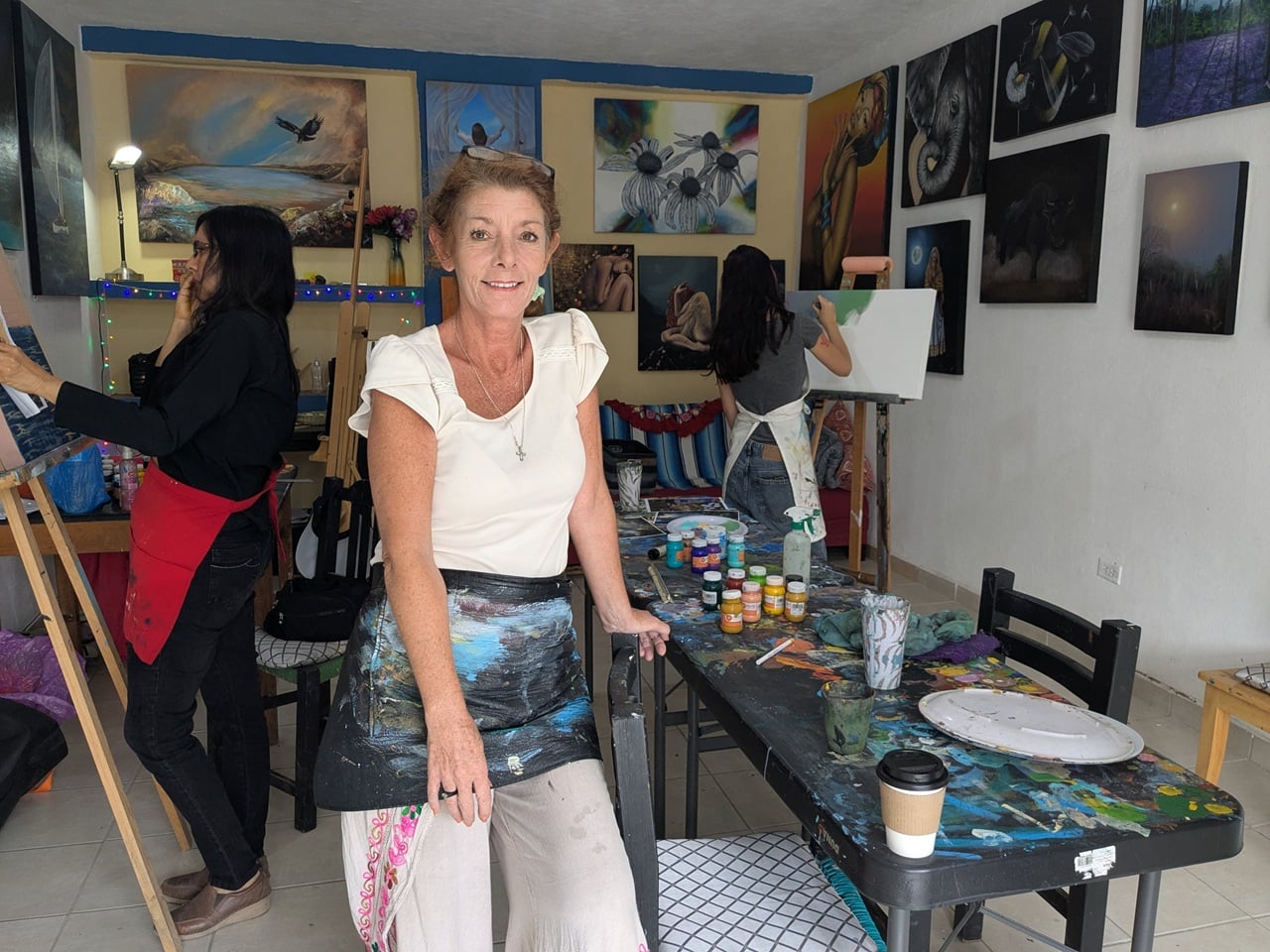 Amanda Dolan in her Bucerías painting studio